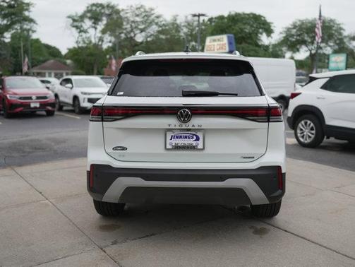 2025 Volkswagen Tiguan 2.0T SE