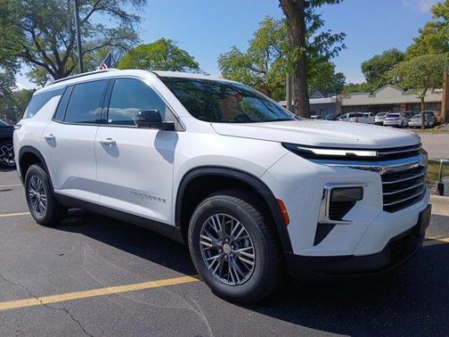 Summit White 2026 Chevrolet Traverse LT