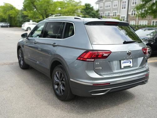 Platinum Gray Metallic 2023 Volkswagen Tiguan 2.0T SE
