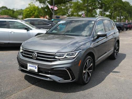 Platinum Gray Metallic 2023 Volkswagen Tiguan 2.0T SEL R-Line