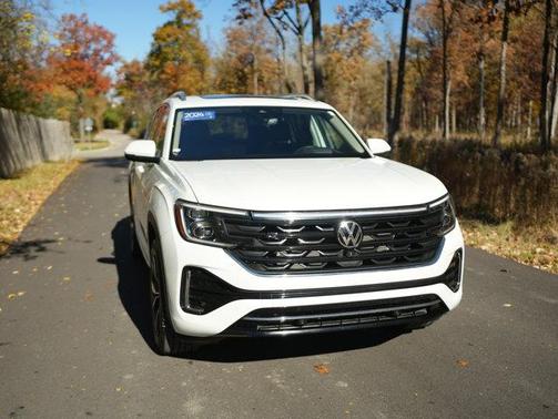 2024 Volkswagen Atlas 2.0T SEL Premium R-Line