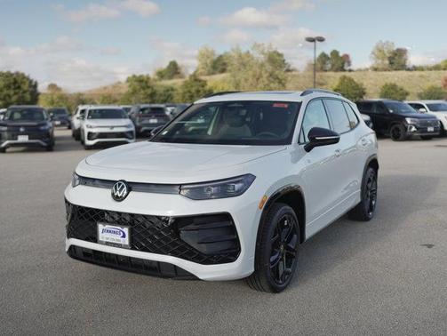 2025 Volkswagen Tiguan 2.0T SE R-Line Black