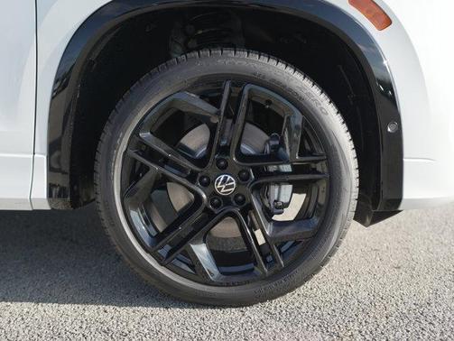 2025 Volkswagen Tiguan 2.0T SE R-Line Black