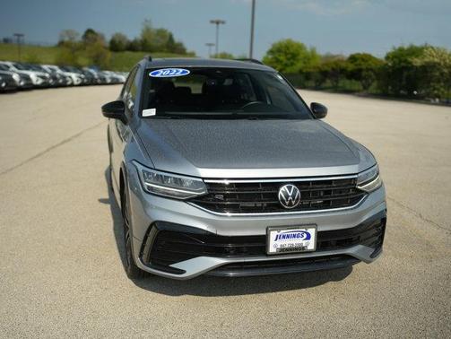 Pyrite Silver Metallic 2022 Volkswagen Tiguan 2.0T SE R-Line Black