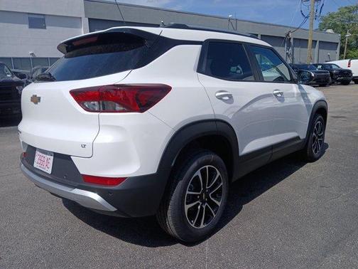 Summit White 2026 Chevrolet Trailblazer LT