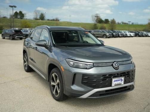 Platinum Gray Metallic 2026 Volkswagen Tiguan 2.0T SE