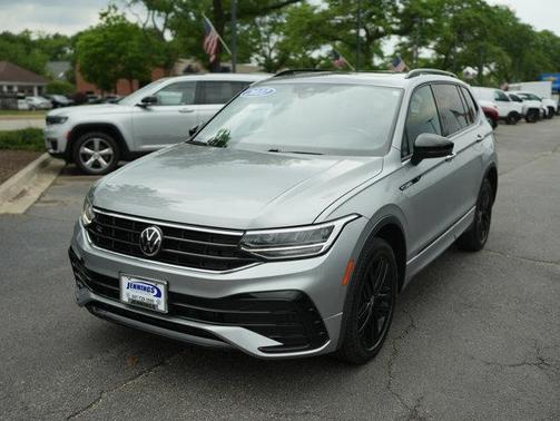 Pyrite Silver Metallic 2022 Volkswagen Tiguan 2.0T SE R-Line Black