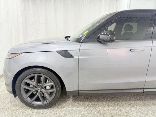 2025 Land Rover Range Rover Sport P360 SE