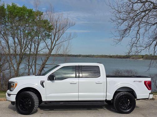 Oxford White 2021 Ford F-150 XLT
