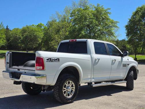 Bright White Clearcoat 2017 RAM 2500 Laramie Crew Cab 4x4 6'4' Box