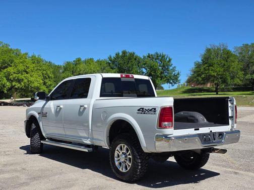 Bright White Clearcoat 2017 RAM 2500 Laramie Crew Cab 4x4 6'4' Box