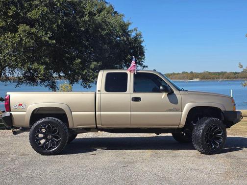 2004 Chevrolet Silverado 2500 LT H/D Extended Cab