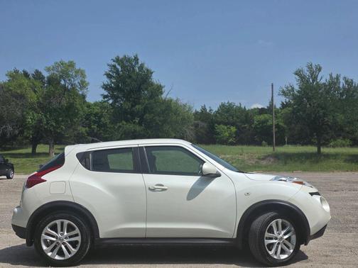 White Pearl 2014 Nissan Juke S
