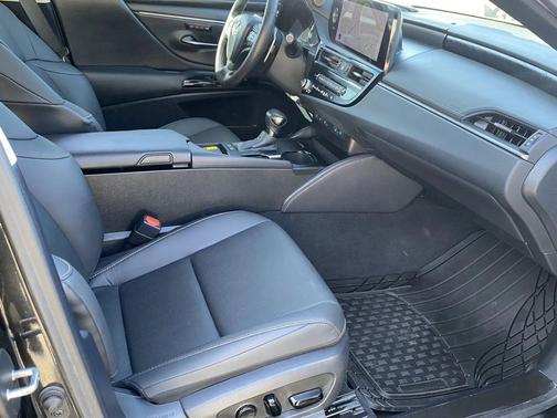 2024 Lexus ES 300h Base