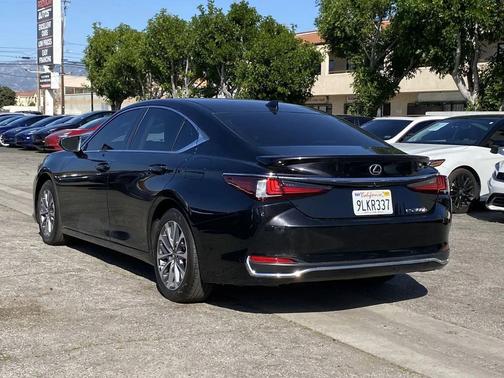 2024 Lexus ES 300h Base