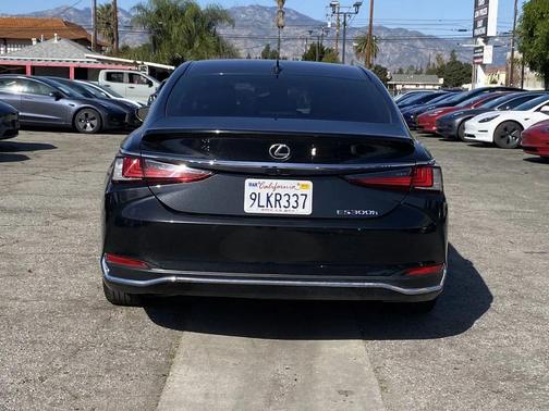 2024 Lexus ES 300h Base