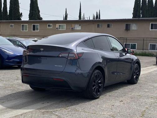 Midnight Silver Metallic 2022 Tesla Model Y Long Range Dual Motor All-Wheel Drive