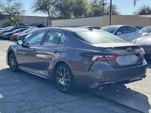 2024 Toyota Camry Hybrid SE