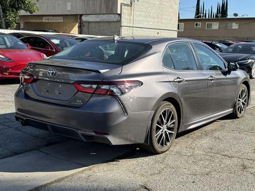 2024 Toyota Camry Hybrid SE