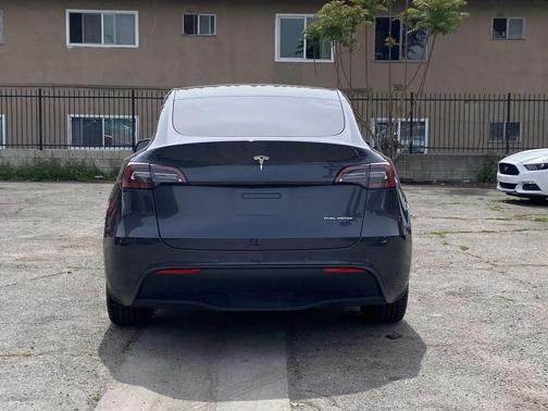 2022 Tesla Model Y Long Range Dual Motor All-Wheel Drive