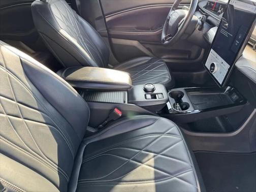 2022 Ford Mustang Mach-E Select