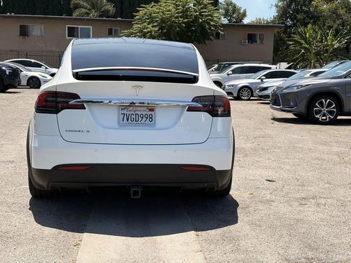 Pearl White Multi-Coat 2016 Tesla Model X 75D