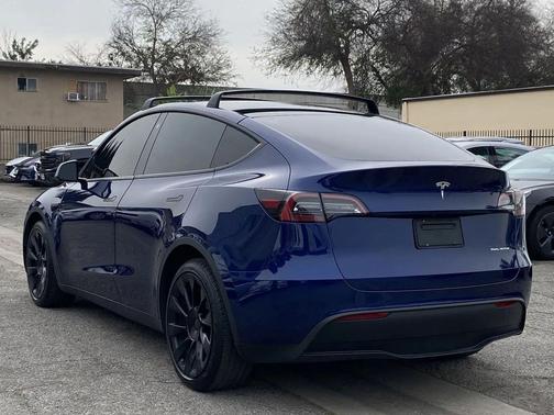 2022 Tesla Model Y Long Range Dual Motor All-Wheel Drive
