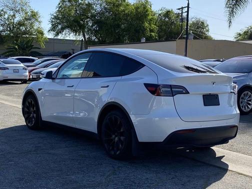 2022 Tesla Model Y Long Range Dual Motor All-Wheel Drive
