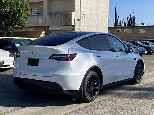 2022 Tesla Model Y Long Range Dual Motor All-Wheel Drive