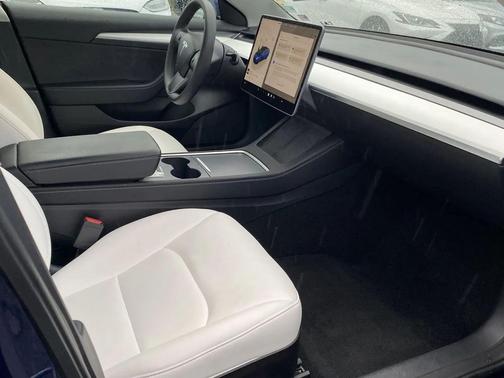 2022 Tesla Model 3 Standard Range