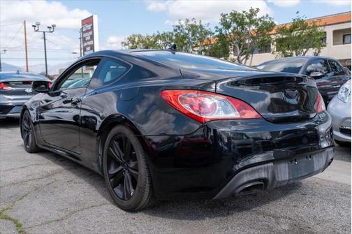 Photo 4 of 13 of 2011 Hyundai Genesis Coupe 2.0T