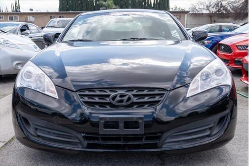 Photo 2 of 13 of 2011 Hyundai Genesis Coupe 2.0T