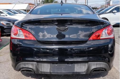 Photo 5 of 13 of 2011 Hyundai Genesis Coupe 2.0T