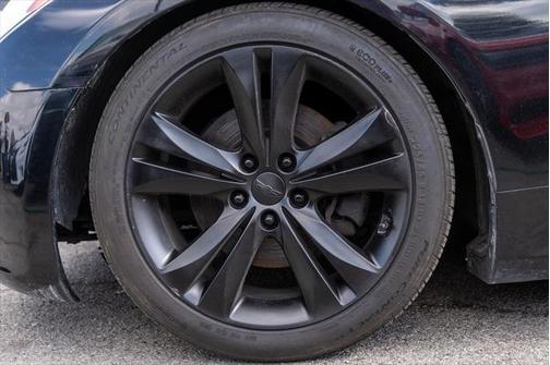 Photo 3 of 13 of 2011 Hyundai Genesis Coupe 2.0T