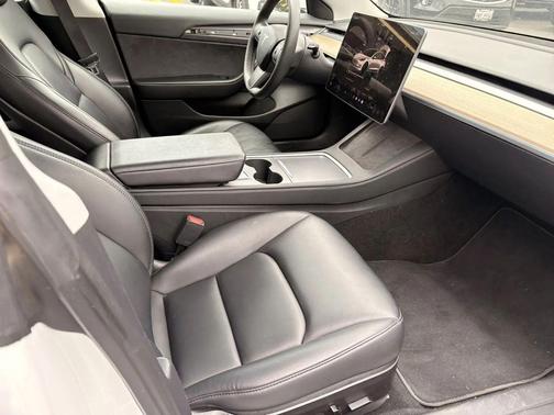 Pearl White Multi-Coat 2023 Tesla Model 3 Performance