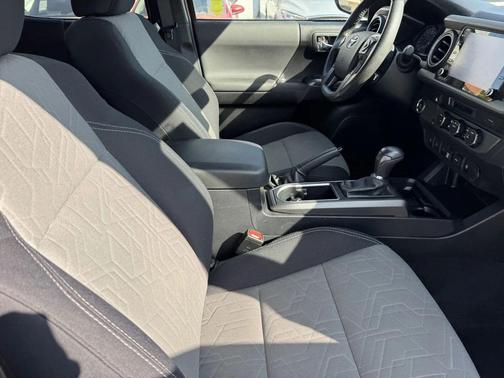 2022 Toyota Tacoma TRD OFF-ROAD