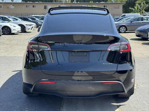 2022 Tesla Model Y Long Range Dual Motor All-Wheel Drive