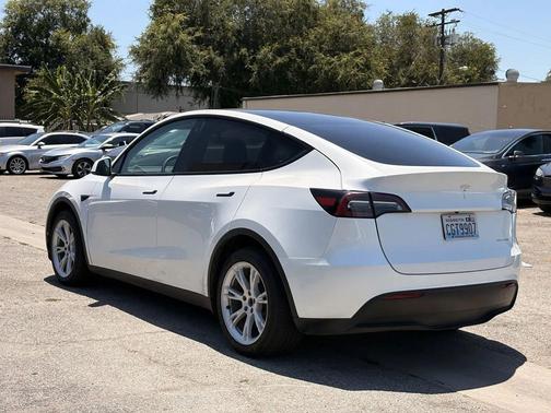 Pearl White Multi-Coat 2023 Tesla Model Y Long Range Dual Motor All-Wheel Drive