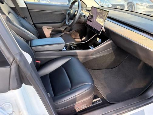 Pearl White Multi-Coat 2018 Tesla Model 3 Long Range