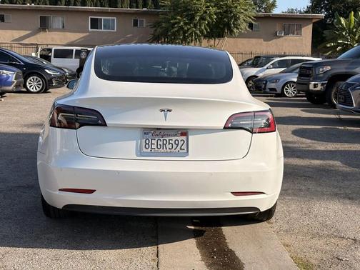 Pearl White Multi-Coat 2018 Tesla Model 3 Long Range