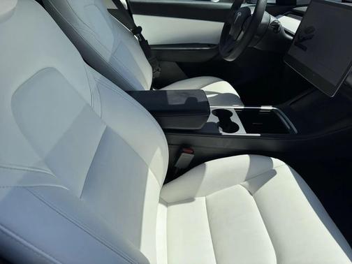 2021 Tesla Model Y Standard Range Rear-Wheel Drive