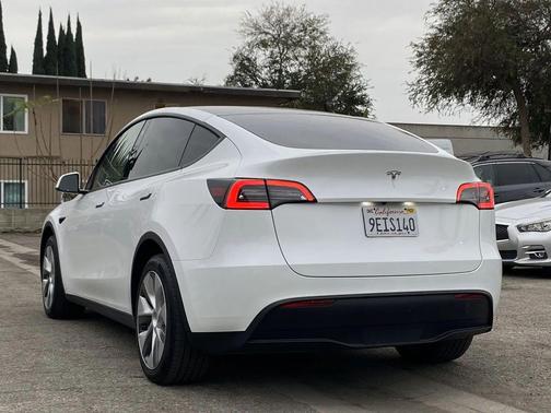 2023 Tesla Model Y Long Range Dual Motor All-Wheel Drive