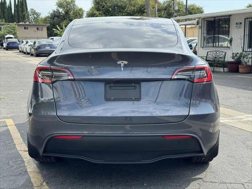 2021 Tesla Model Y Standard Range Rear-Wheel Drive