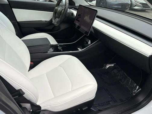 Pearl White Multi-Coat 2019 Tesla Model 3 Long Range