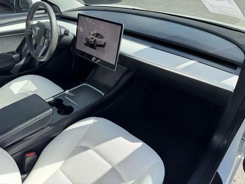 2022 Tesla Model 3 Standard Range