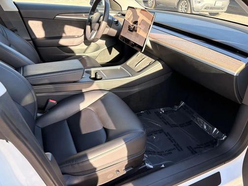 Pearl White Multi-Coat 2023 Tesla Model 3 Standard Range