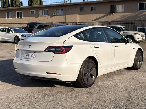 Pearl White Multi-Coat 2023 Tesla Model 3 Standard Range