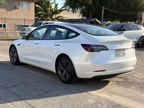 Pearl White Multi-Coat 2023 Tesla Model 3 Standard Range
