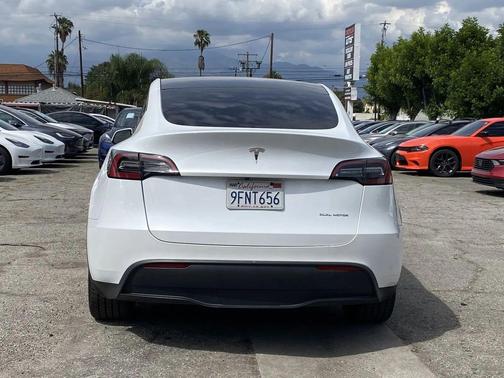 2023 Tesla Model Y Base