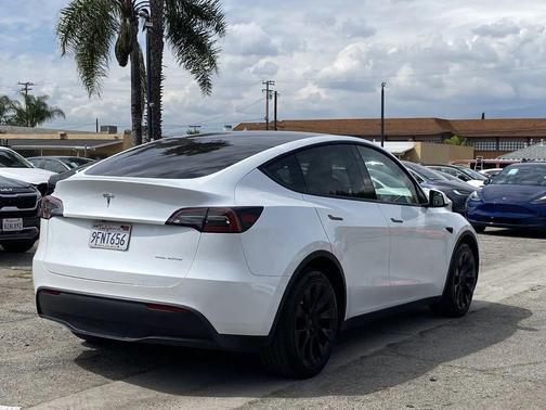 2023 Tesla Model Y Base